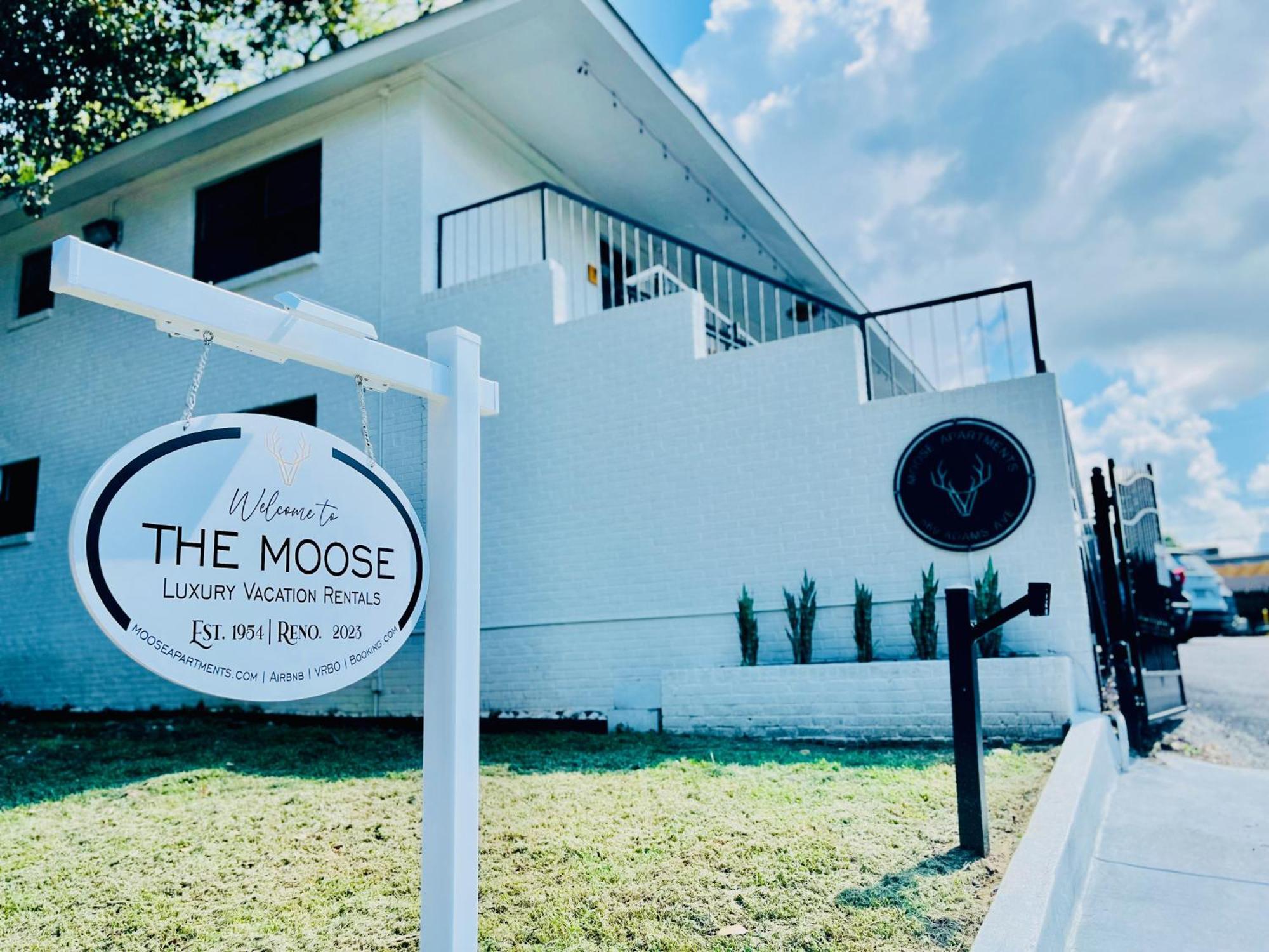 Апартаменты The Moose #9 - Brand New Luxe Modern Loft With Free Parking, King Bed & Fast Wifi Мемфис Экстерьер фото